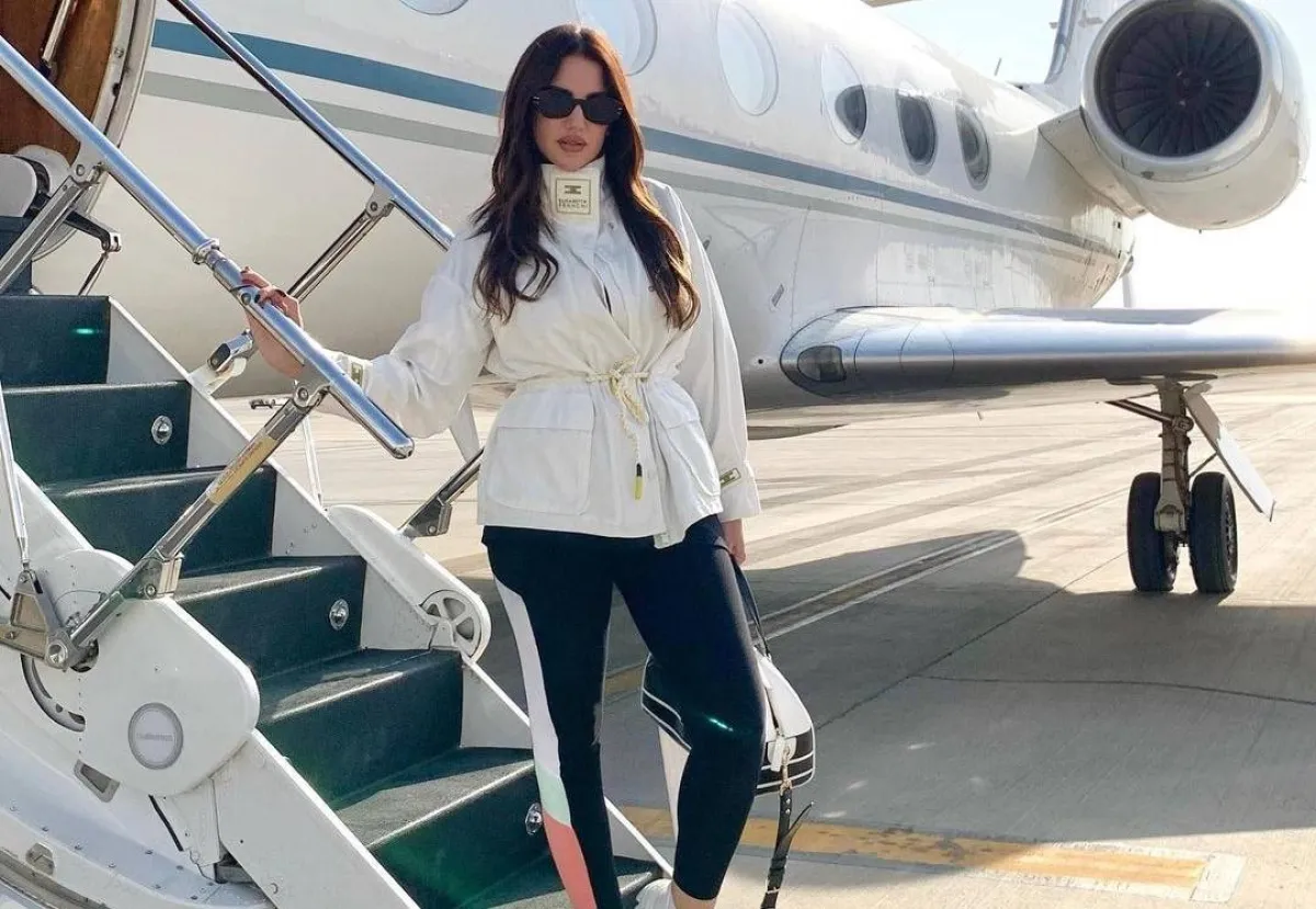 إطلالات مناسبة لأجواء المونديال من وحي النجمات ومدوّنات الموضة