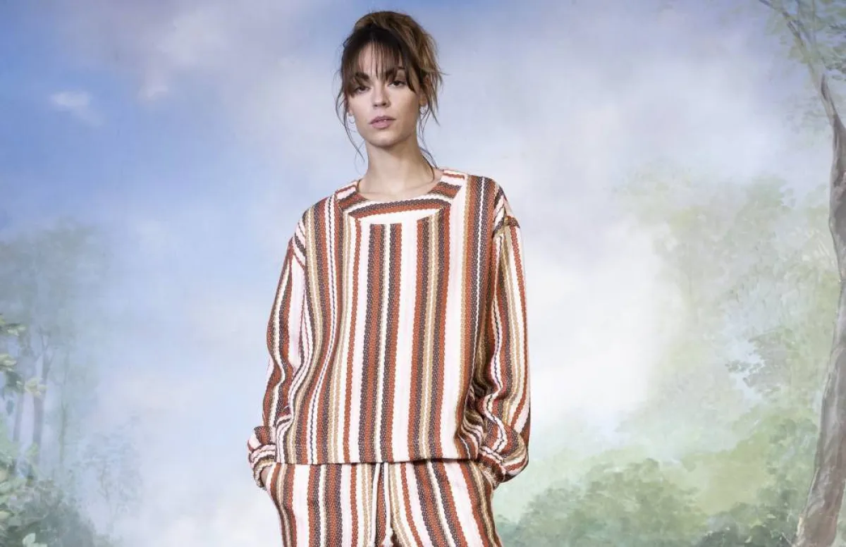 موديلات بلايز مقلّمة