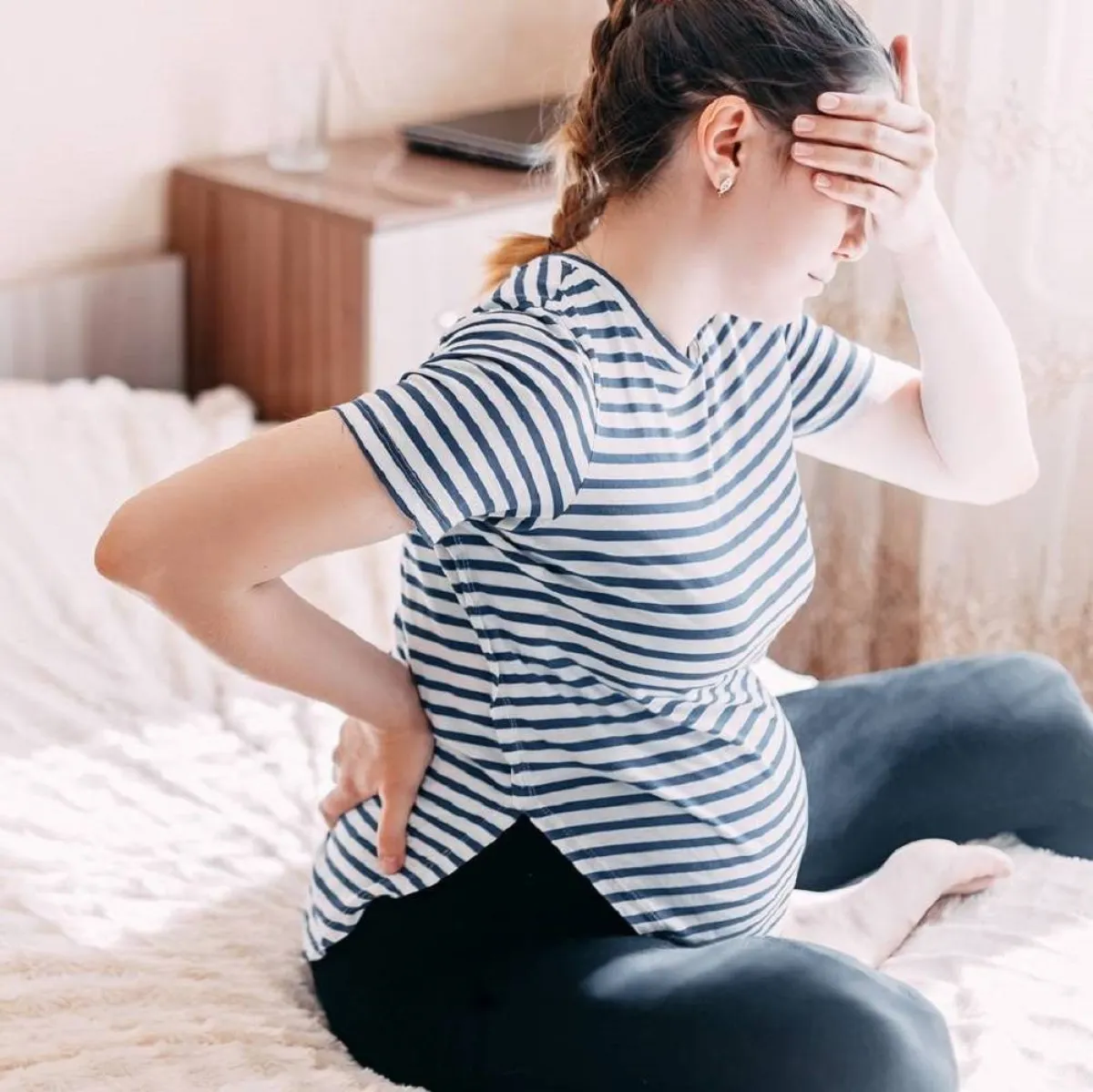 صورة لحامل تتوجع