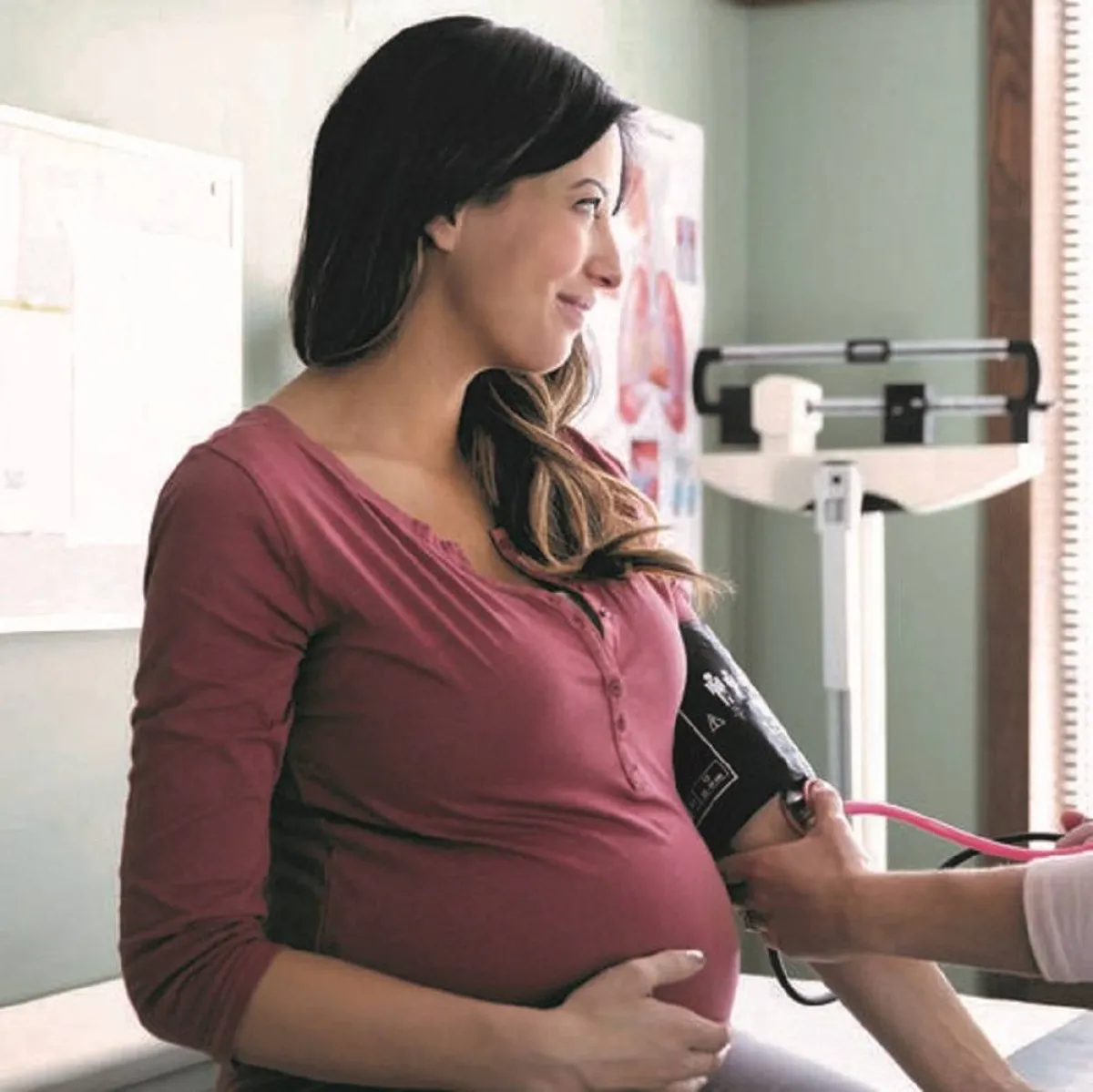 صورة لحامل تقيس الضغط