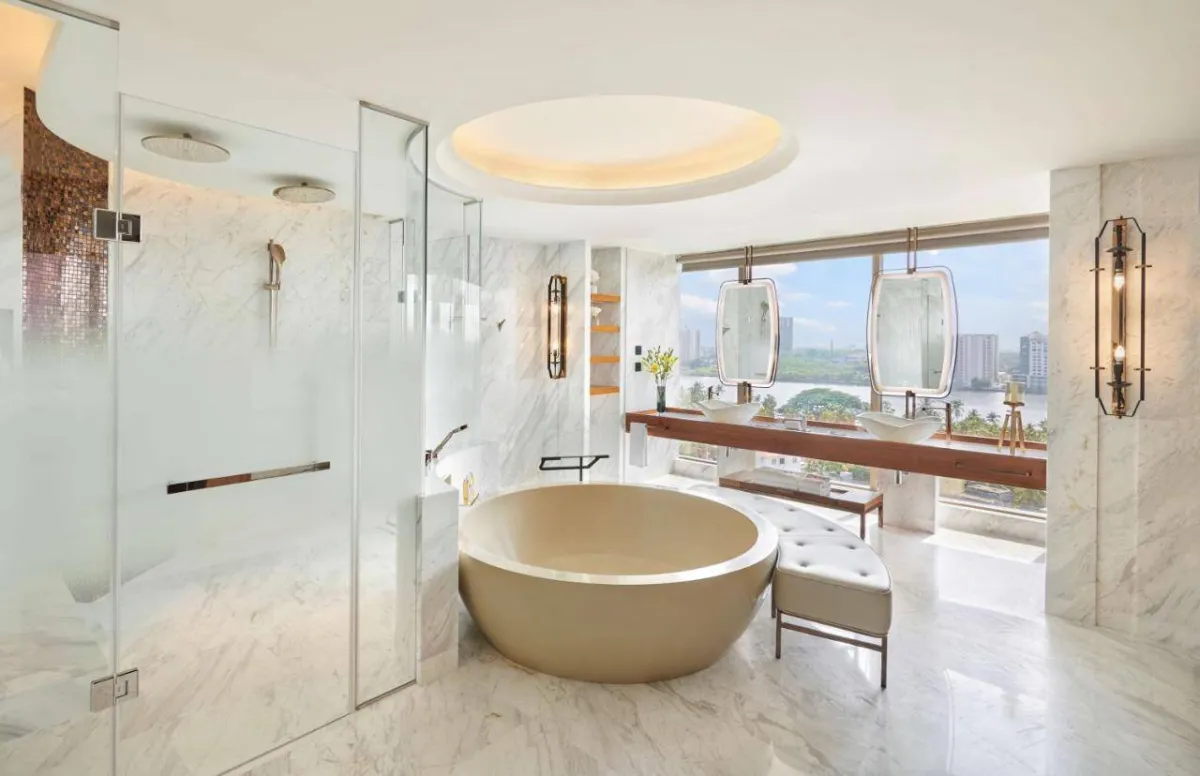 حمّام فخم، في غرفة بـ"غراند هيات كوتشي بولغاتي"