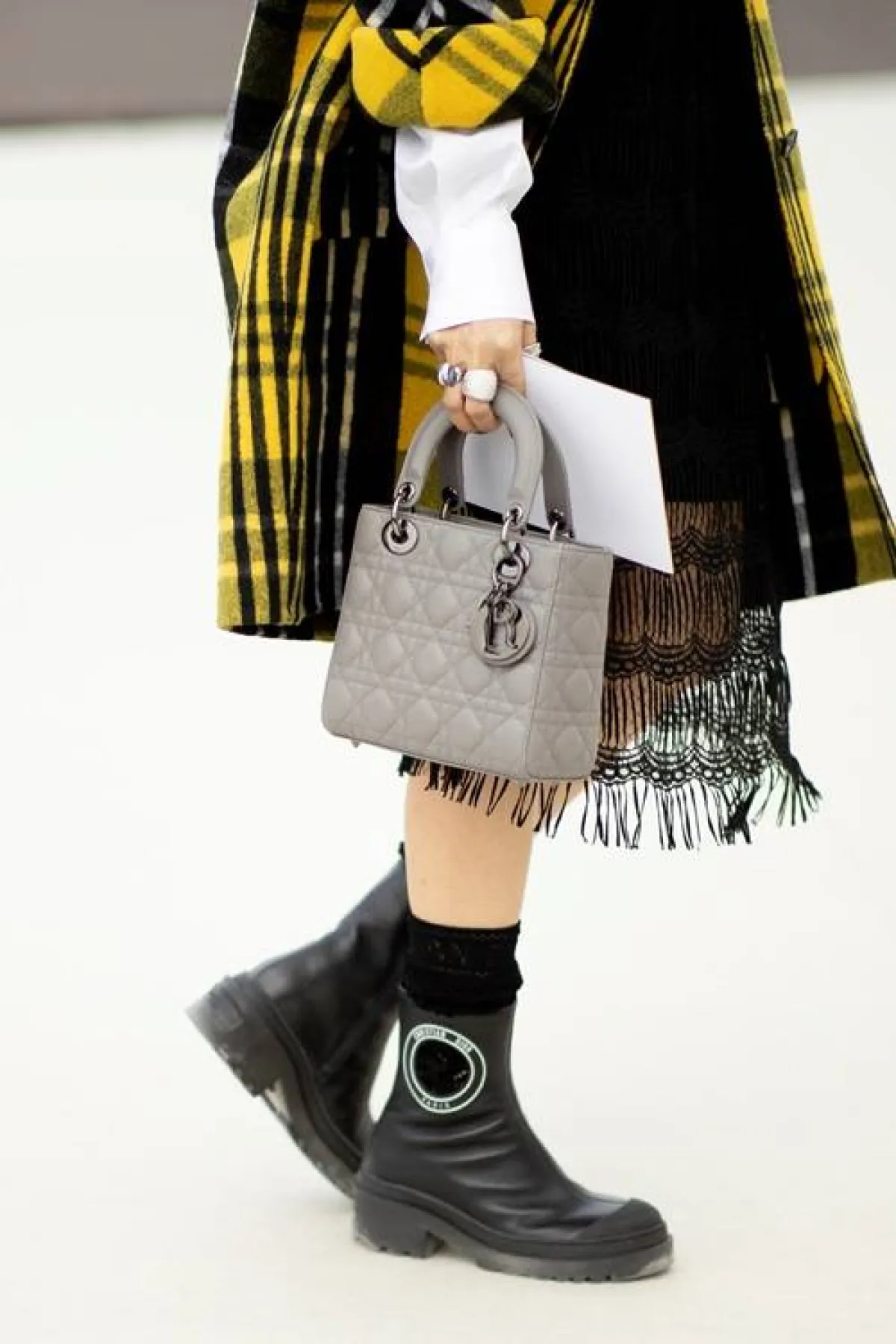 موديلات أحذية كعب قصير من ستريت فاشن Street Fashion