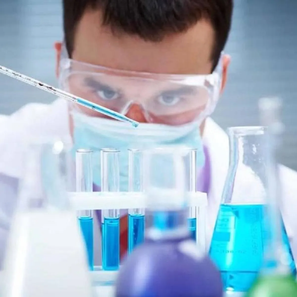 صورة لعمل الأطباء لتقسيم البويضة