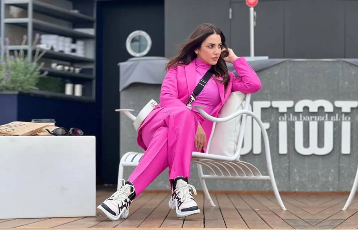 درة زروق بالحذاء الرياضي