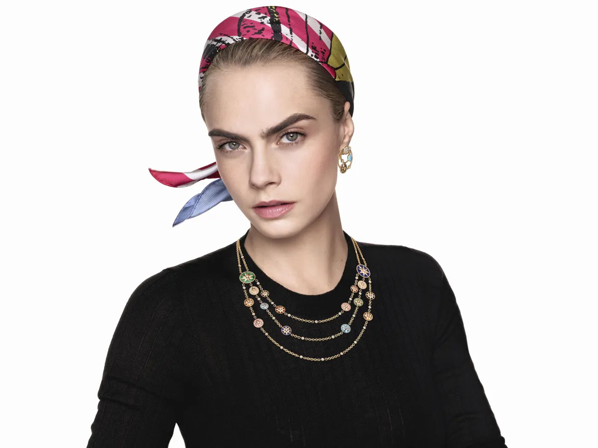 كارا ديليفين بمجوهرات ديور