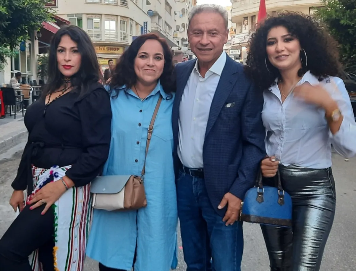 ادريس المريني مع الممثلات السعدية ازكون وسهام اسيف وهاجرو-تصوير بدر الخياط