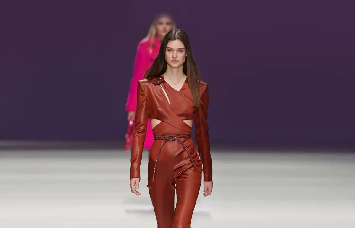 تنسيق الجمبسوت الجلد من جيني Genny