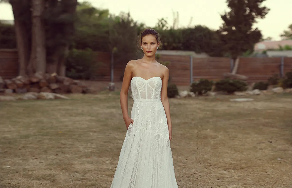 موديلات فساتين زفاف من دون أكمام