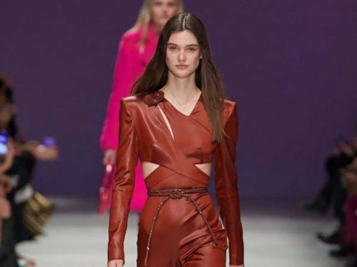 تنسيق الجمبسوت الجلد من جيني Genny