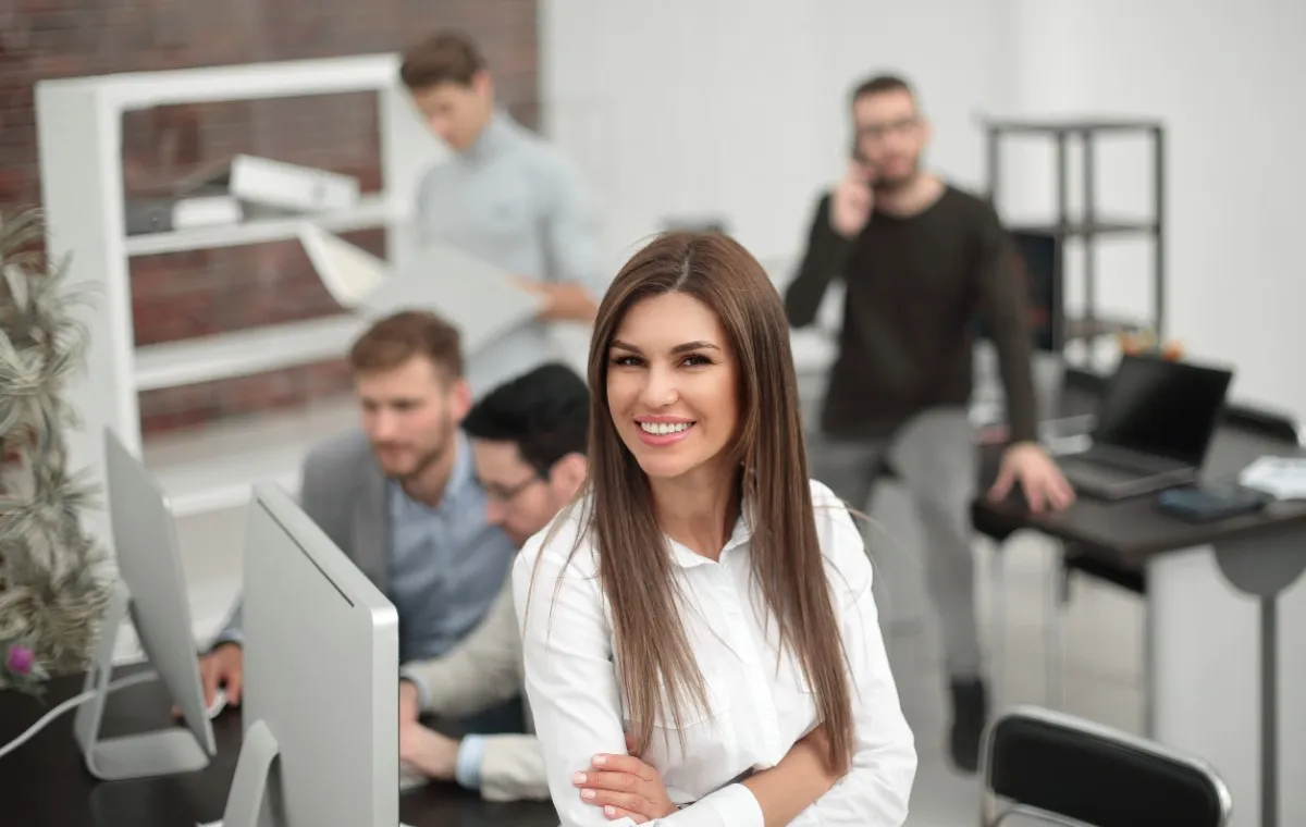 صفات الموظّف المتميّز في عمله؟