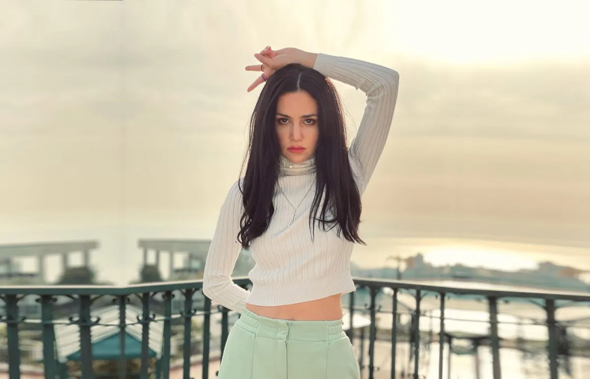 ركين سعد بإطلالة كاجوال باللون الأبيض  