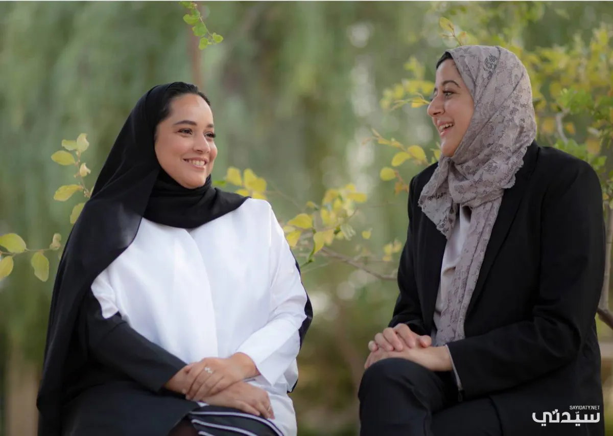 صورة للمصممتين هدى العيثان وريمة المهيري