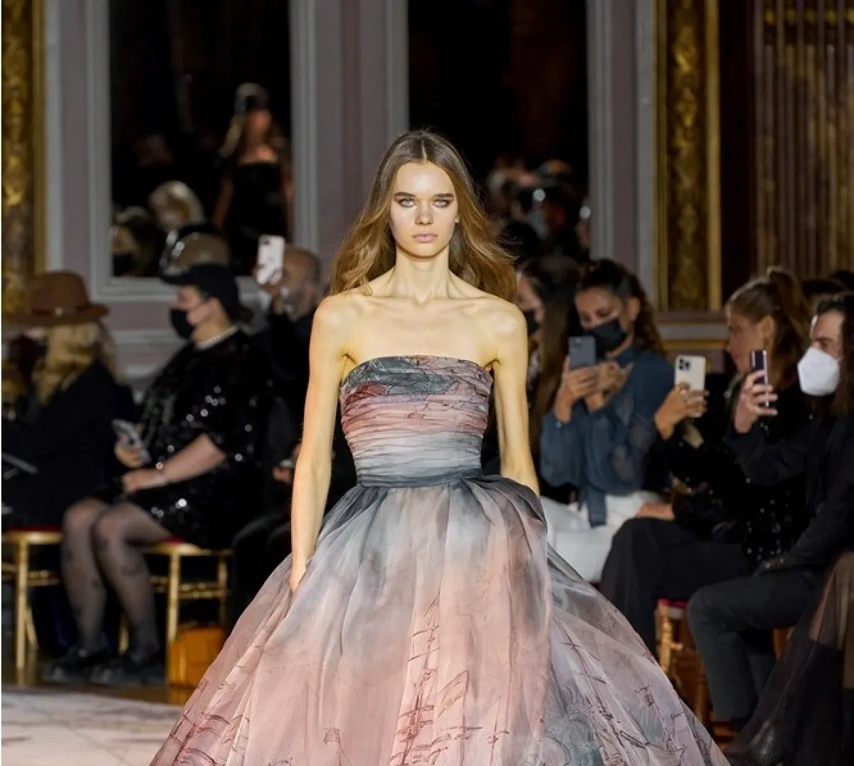 ألوان فساتين خطوبة للبشرة البيضاء من زهير مراد Zuhair Murad