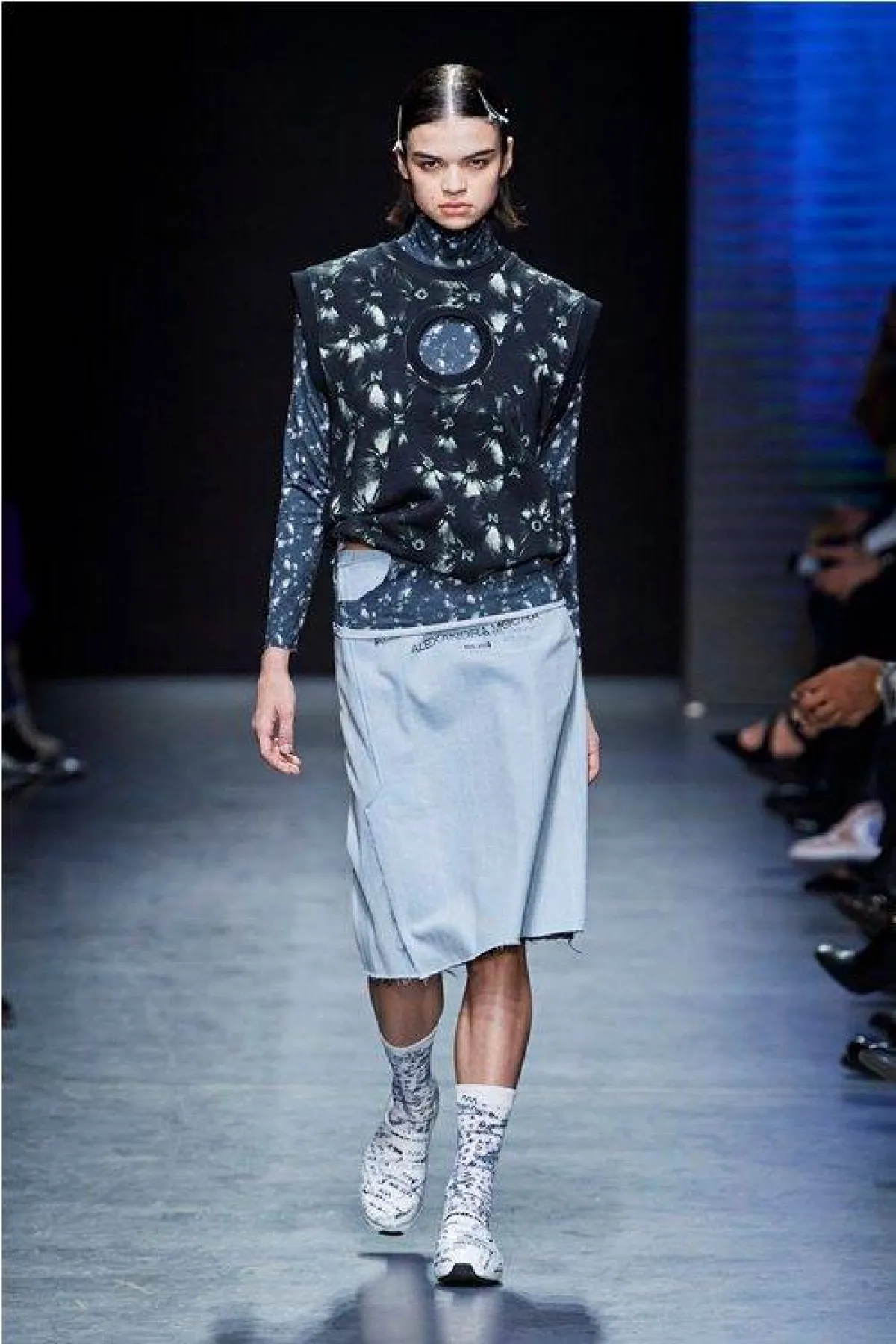 تنورة متوسطة الطول من مورا Moura