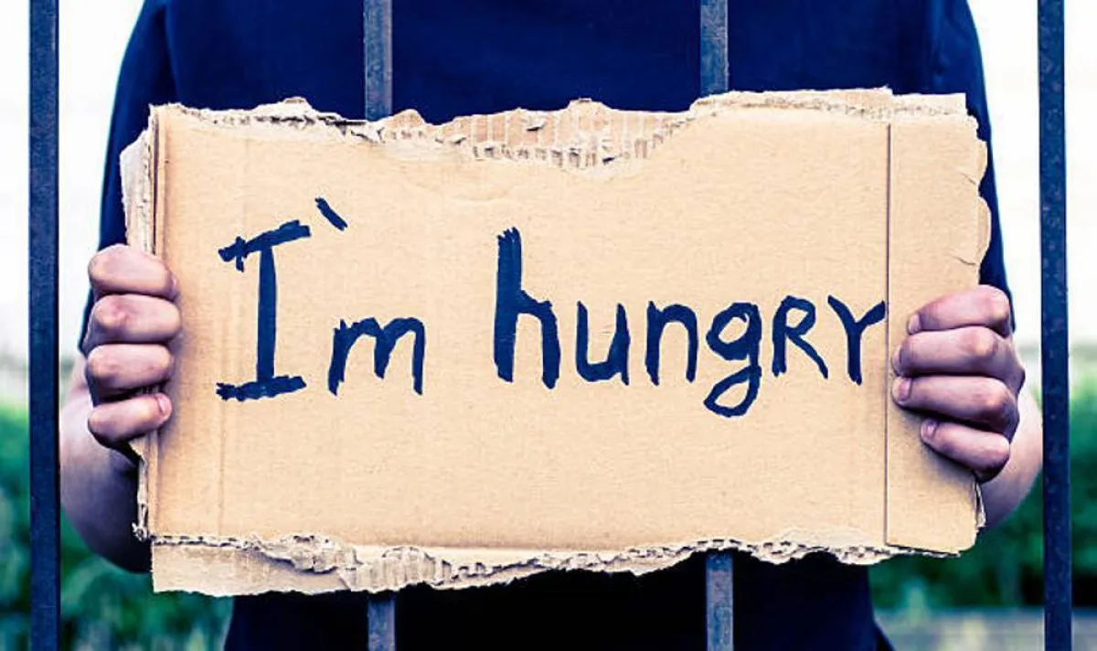 صورة تعبر عن اضطراب الطعام لدى المراهقات