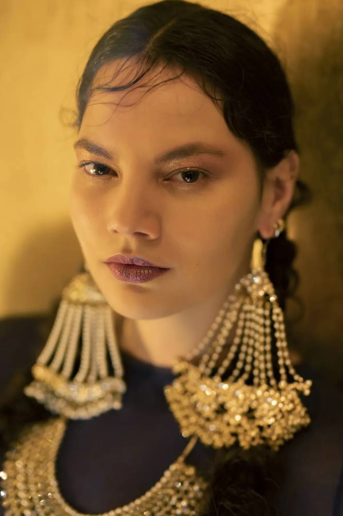 صور مكياج ذهبي ناعم