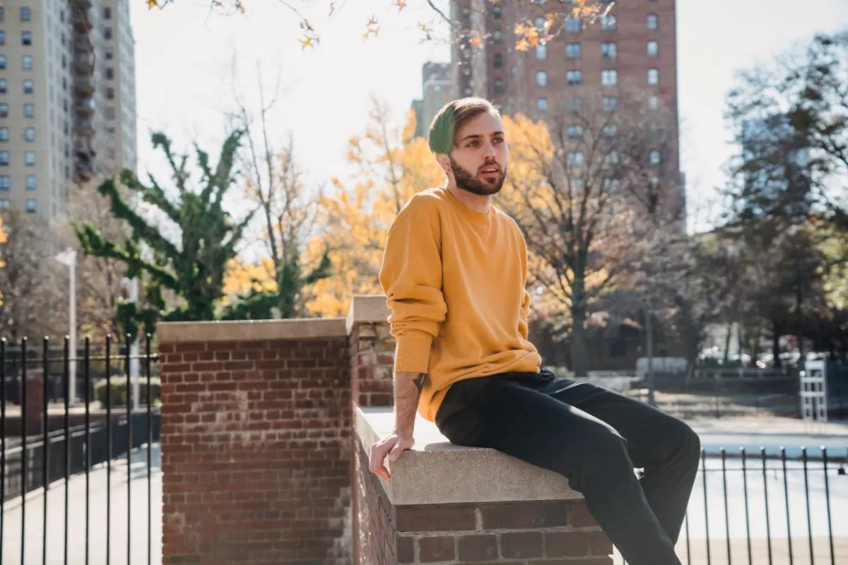 علامات الغيرة الصامتة عند الرجل