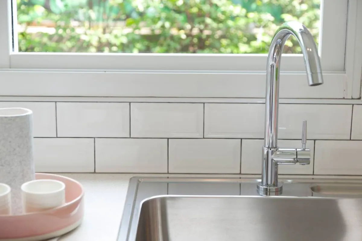 كيفيّة تنظيف حوض المطبخ؟