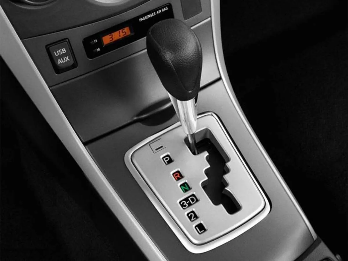 ناقل السرعة في السيارة.. متى يحتاج إلى تغيير؟