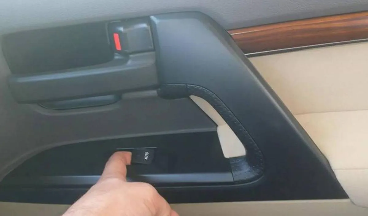 أسباب تعطل حركة زجاج السيارة وطريقة اصلاحه