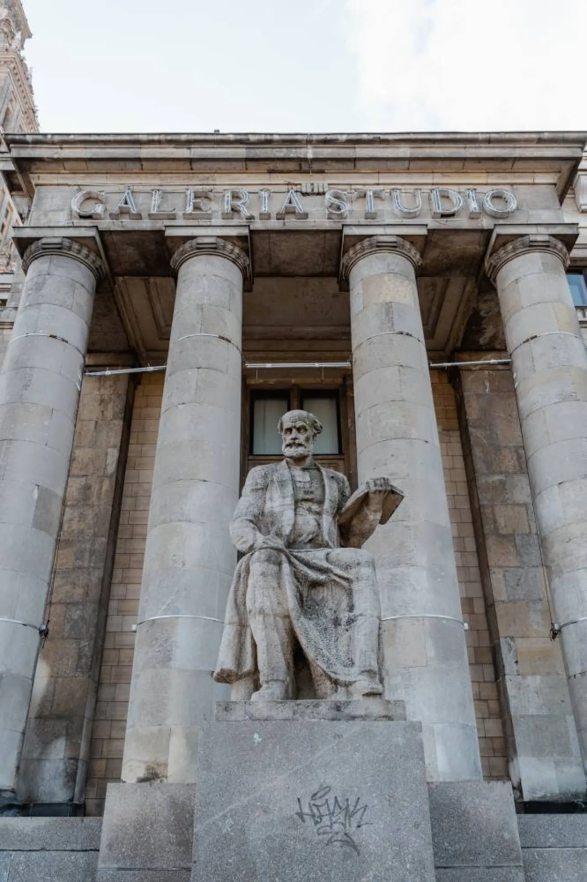 الفرق بين الفلسفة والأسطورة