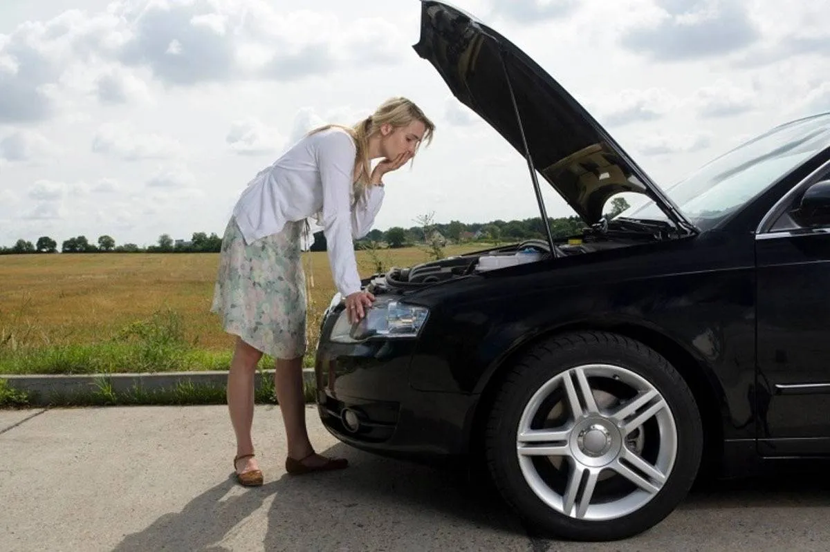 ماذا تفعل إذا تعطلت سيارتك على الطريق