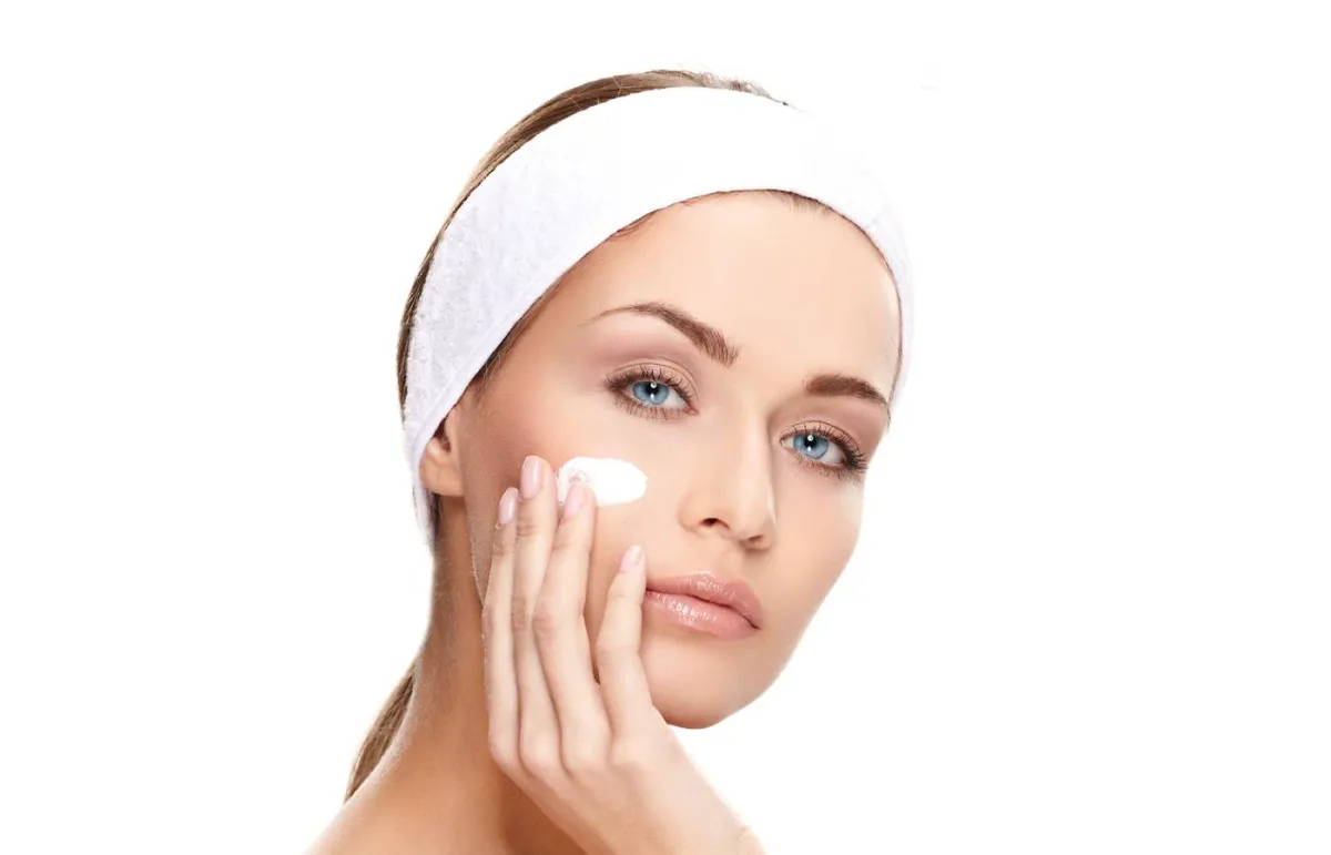 البشرة الحساسة وطرق العناية بها Sensitive Skin