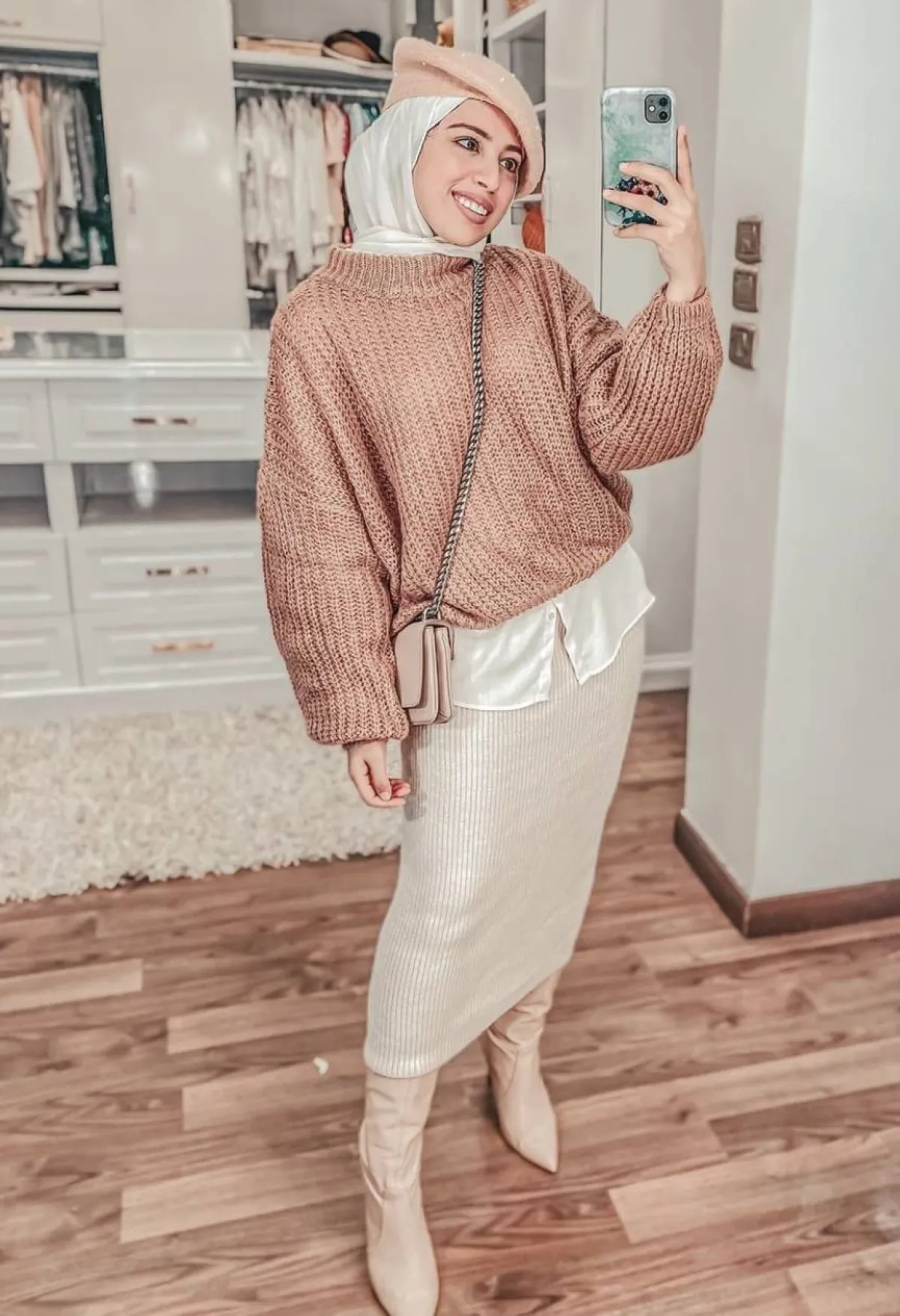 تنسيق تنورة الصوف مع الكنزة باسلوب غادة حسن