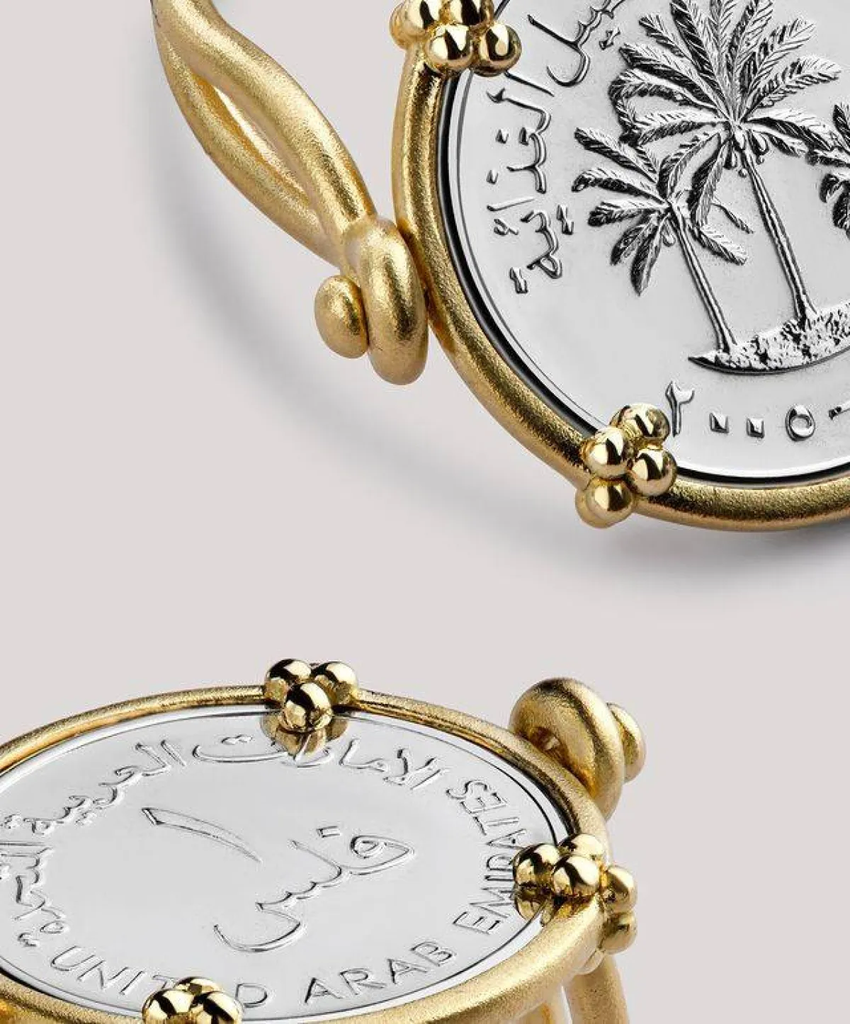 قلادة عملة الإمارات في السبعينيات من مجوهرات قافلة