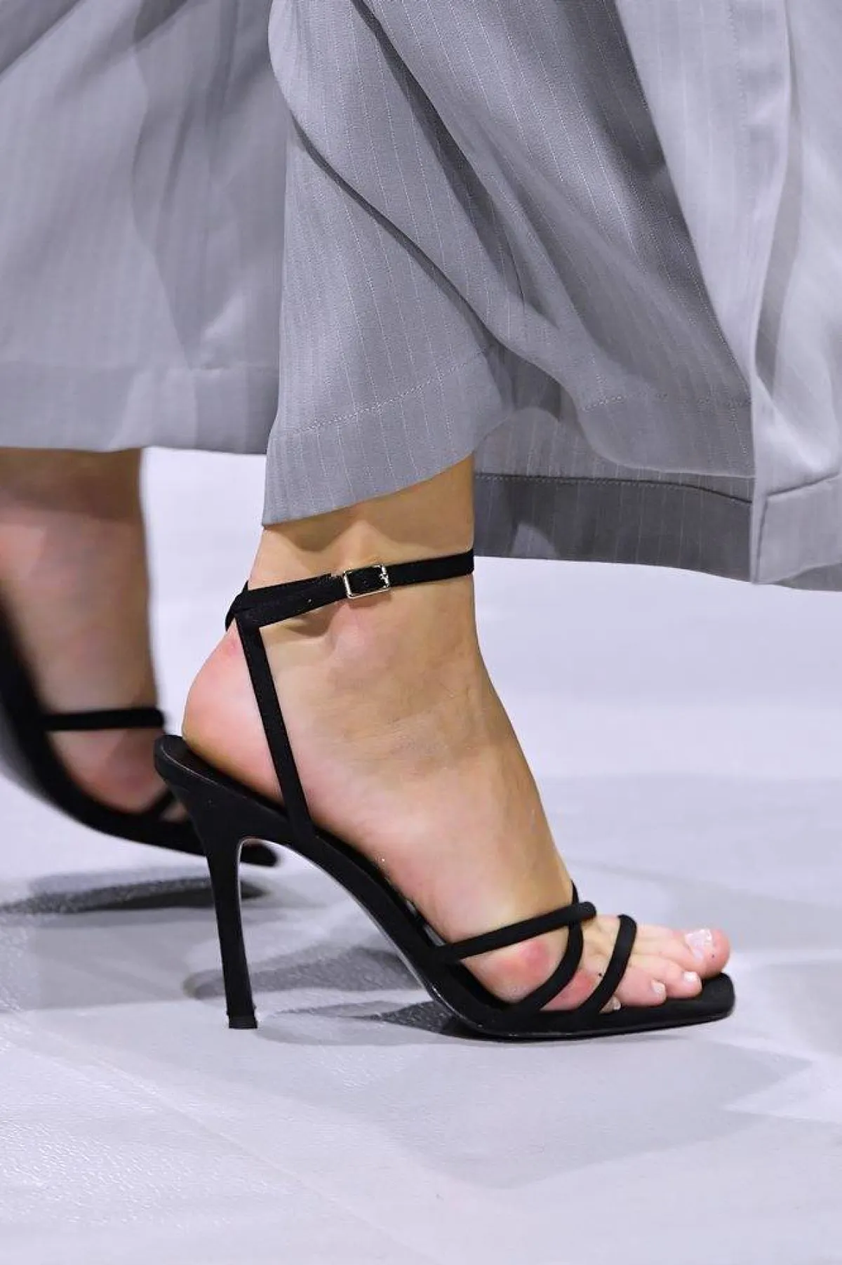 كيف ظهر الصندل في عروض خريف وشتاء 2022-2023 من ليلي بلان Lili Blanc