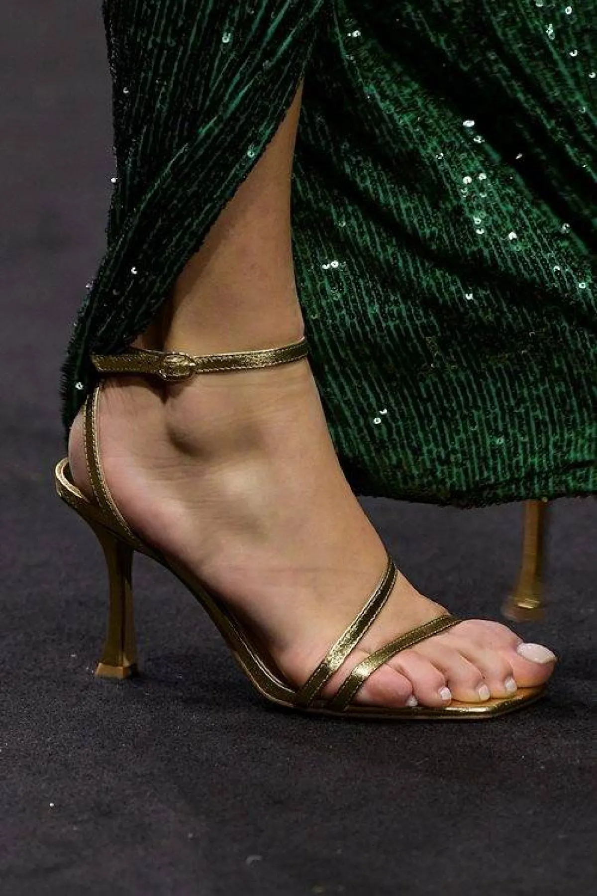 الصندل من عروض خريف وشتاء 2022- 2023 من سمسم Semsem