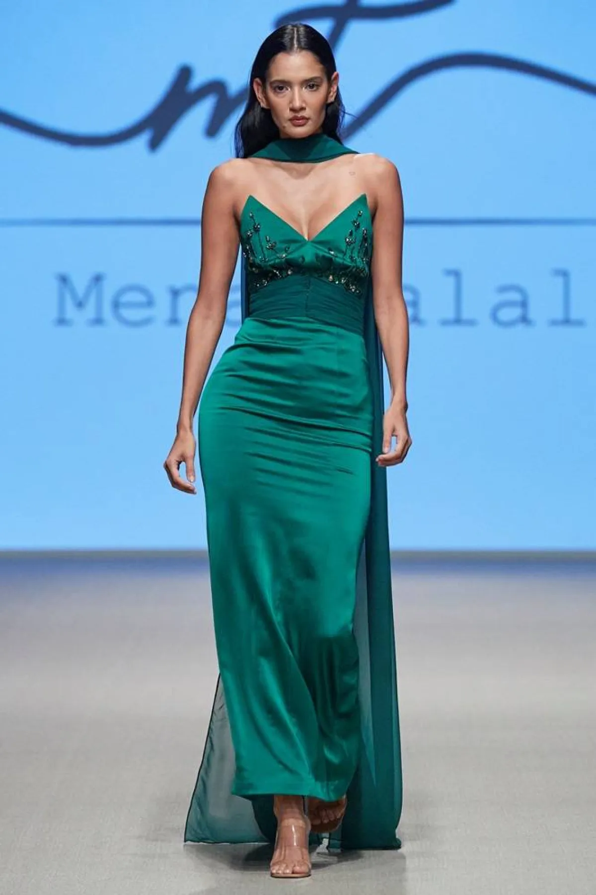 فساتين خطوبة باللون الأخضر من مجموعات خريف وشتاء 2022-2023 من مينا طلال «Mena Talal»