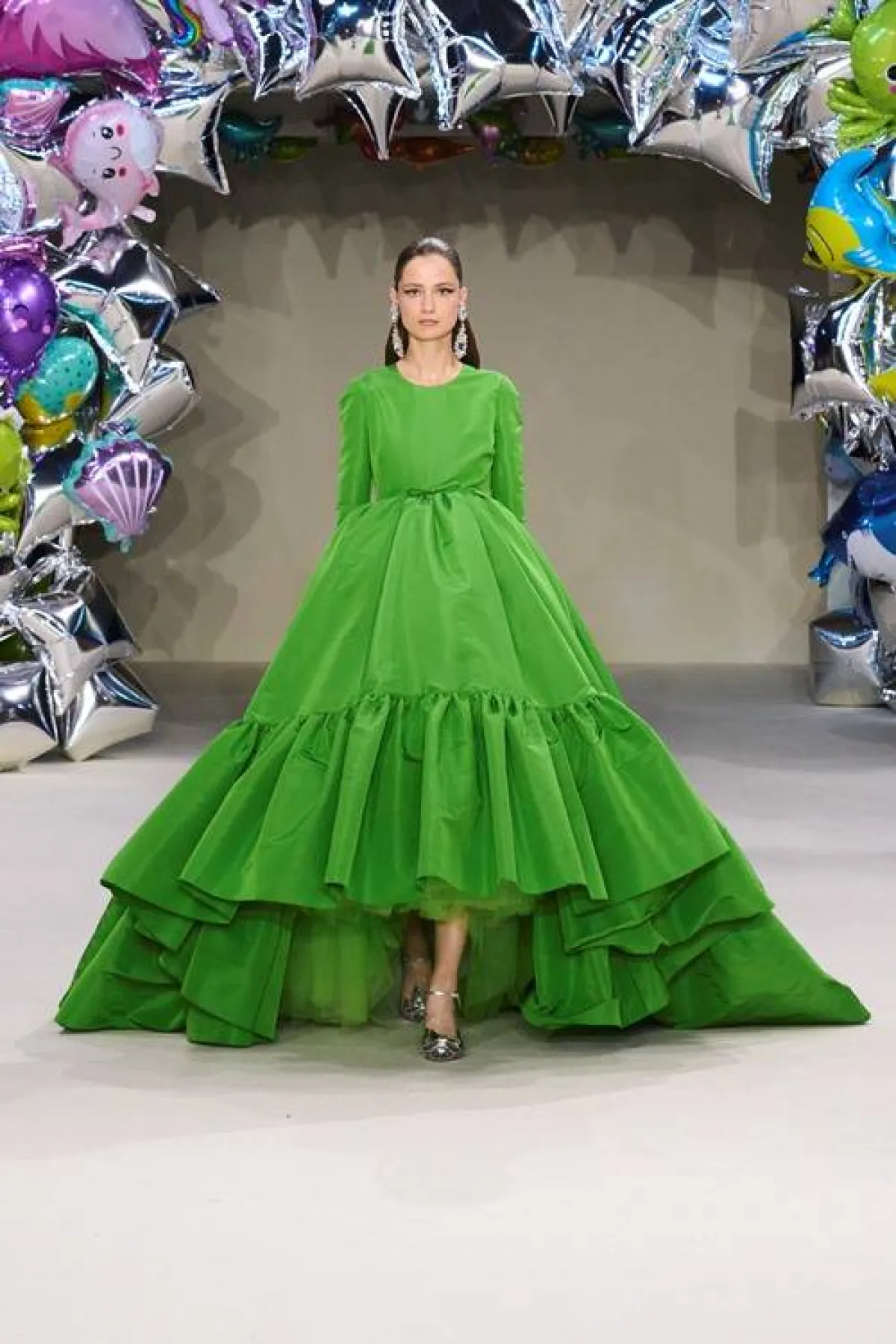 فستان خطوبة باللون الأخضر من جيامباتيستا فالي «Giambattista Valli»