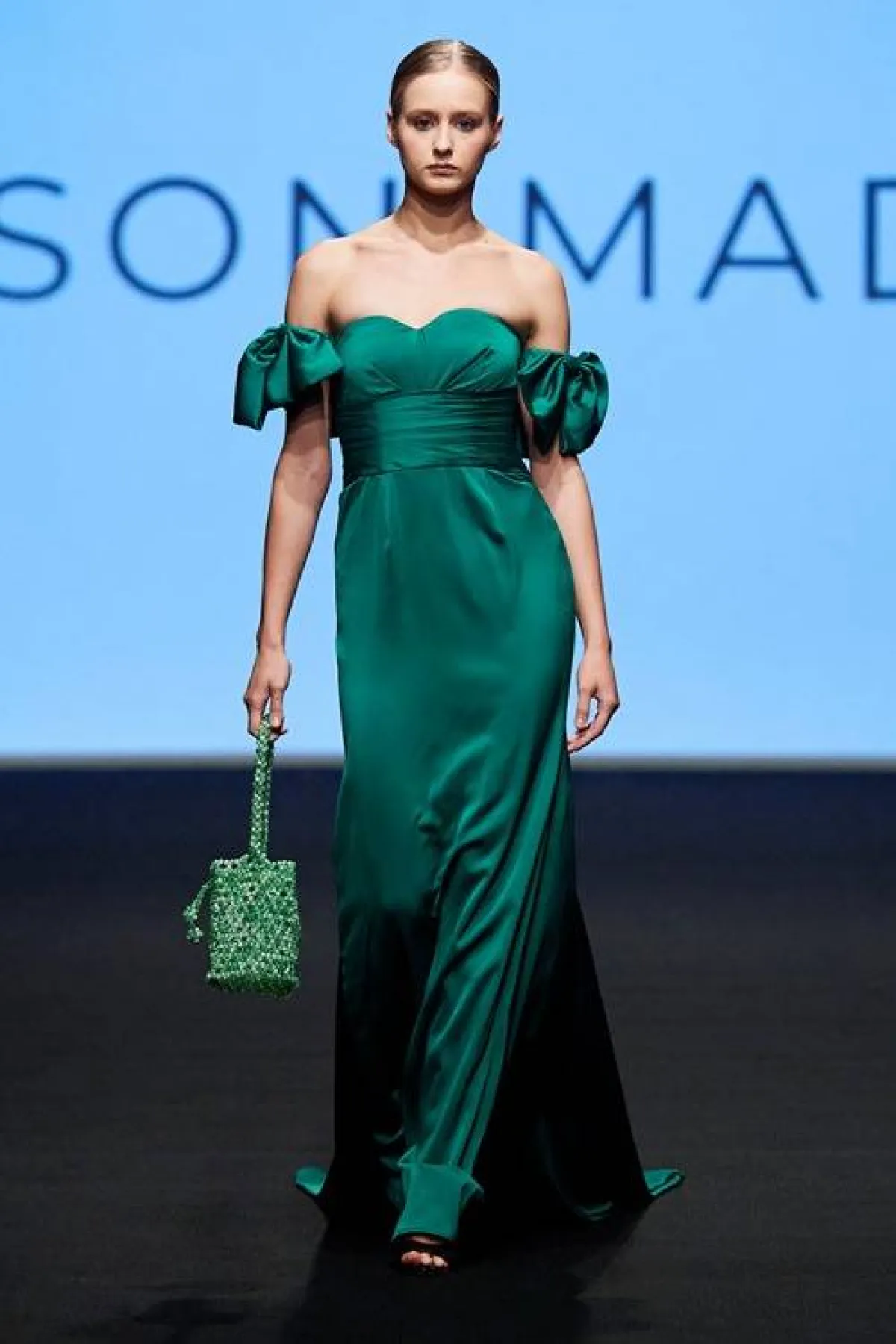 فستان خطوبة باللون الأخضر من مداين «Madaen»