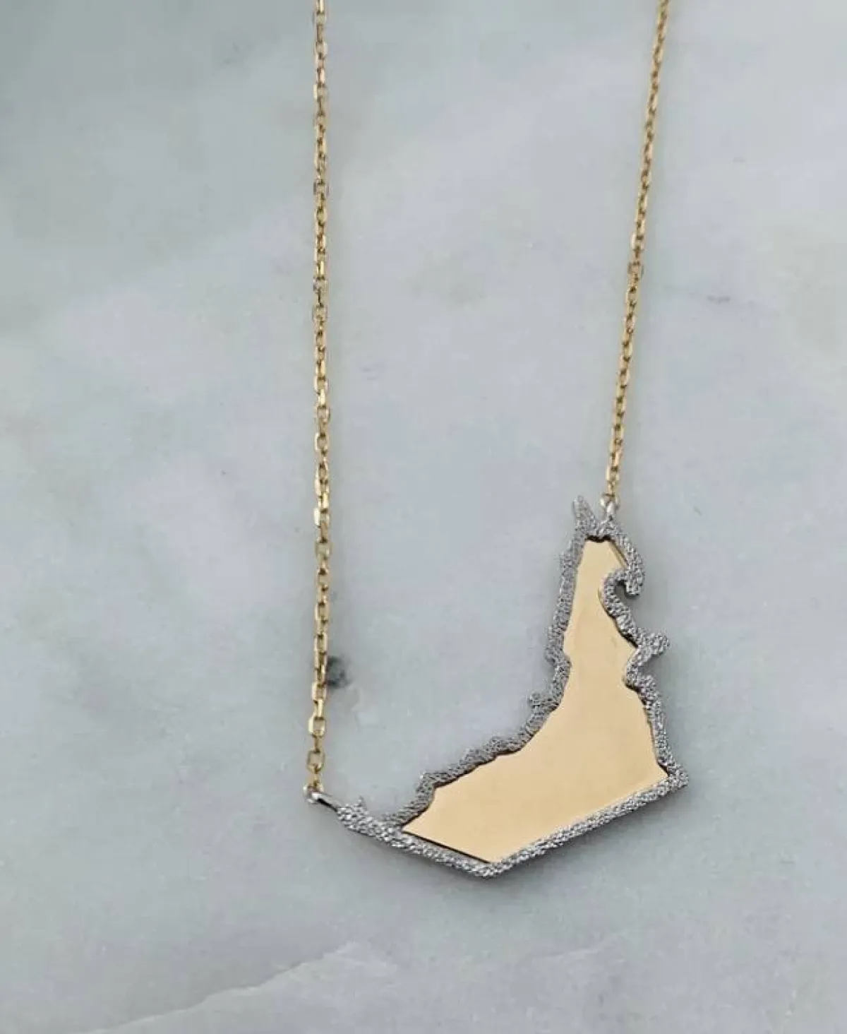 خريطة مع قلادة مخطط مطروق Fabula