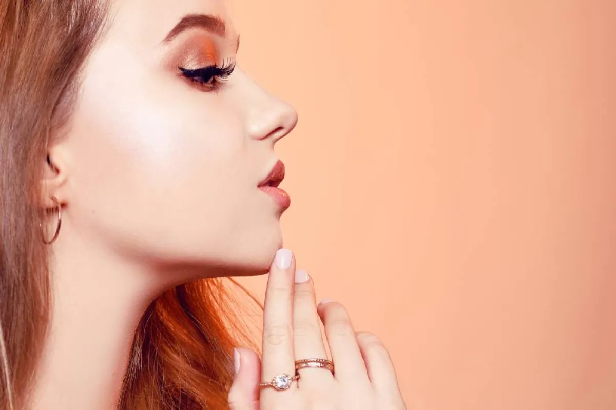 مستحضرات مكياج لإخفاء السواد حول الفم