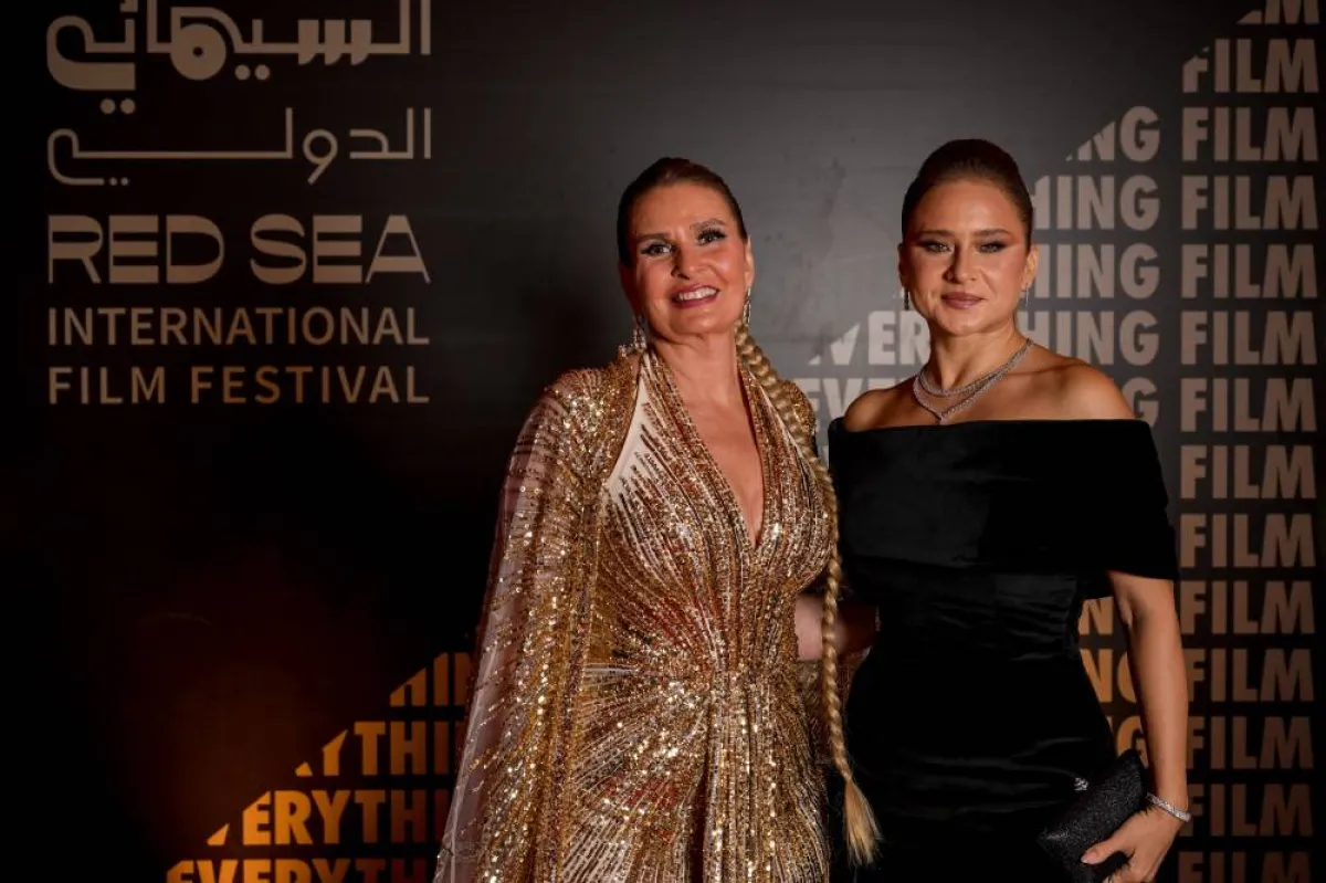 مكياج وتسريحات شعر النجمات في افتتاح مهرجان البحر الأحمر السينمائي