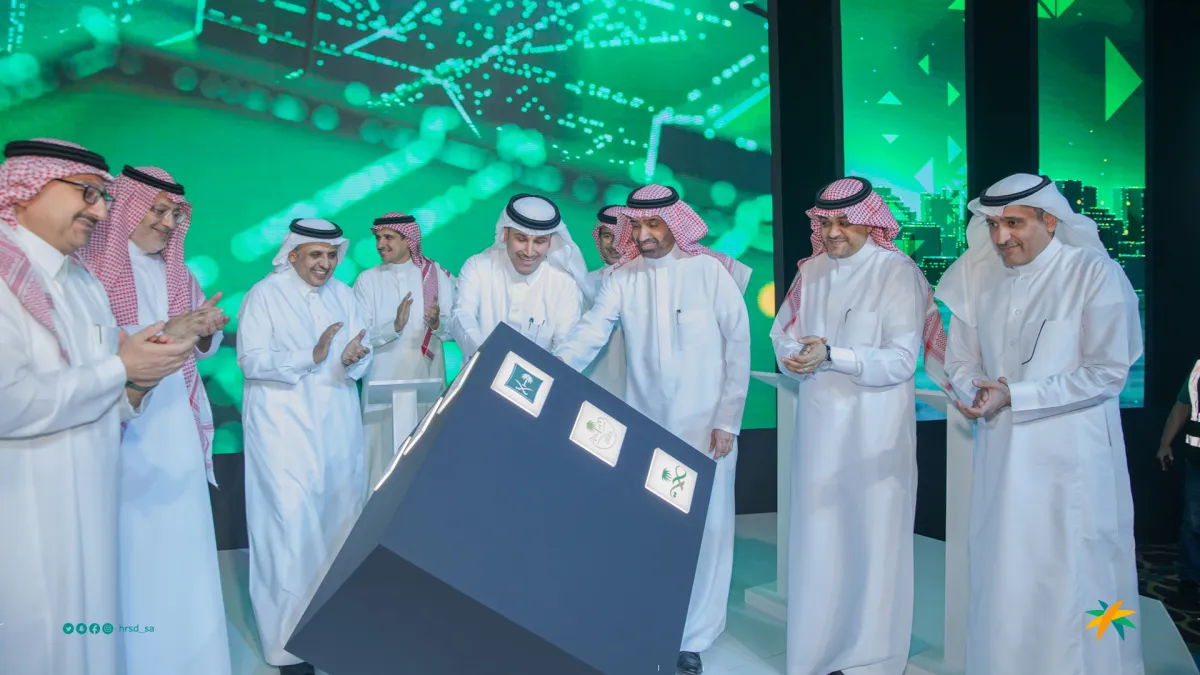 وزير الموارد البشرية والتنمية الاجتماعية السعودي يدشن برنامج توطين