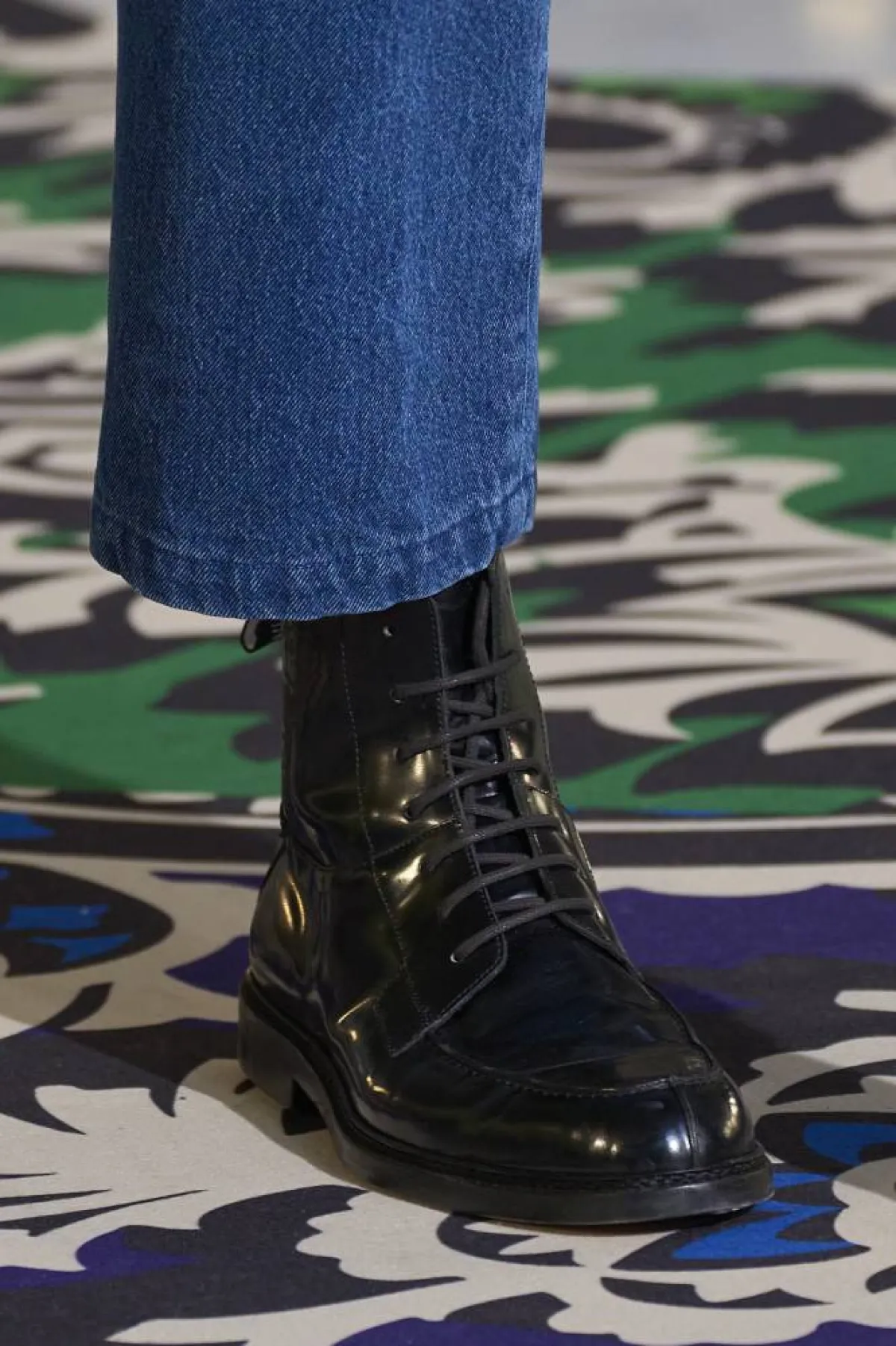 جزمة شتوية لإطلالة دافئة من إيترو Etro