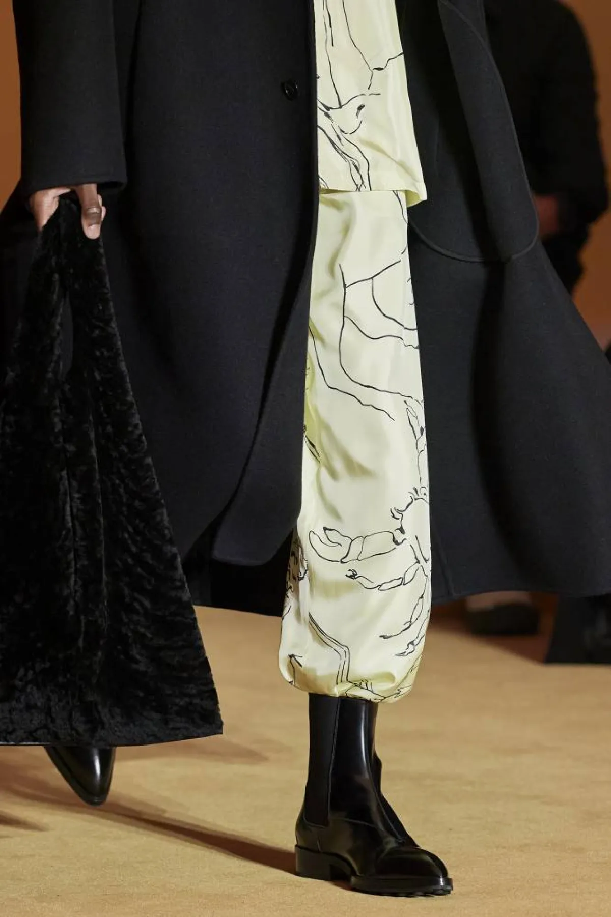 جزمة شتوية لإطلالة دافئة من جيل ساندر Jil Sander