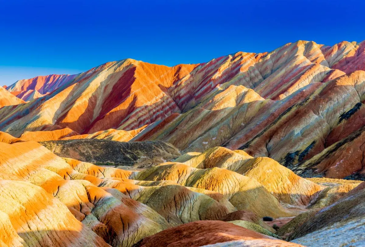 جبال دانكسيا الملونة في الصين