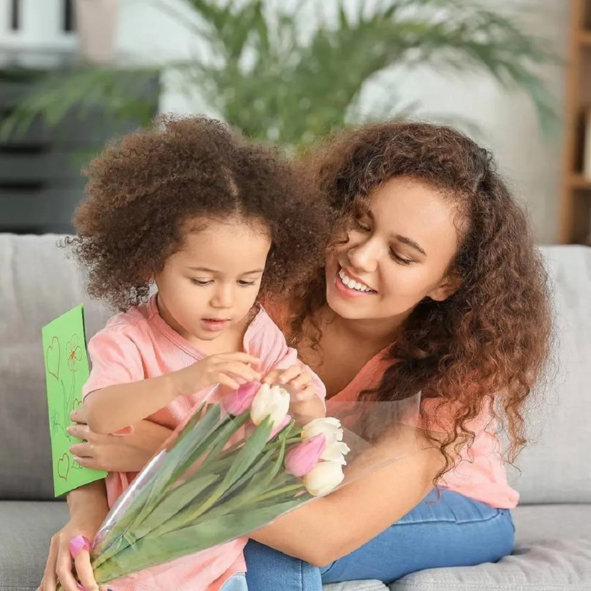 صورة لأم وطفلتها