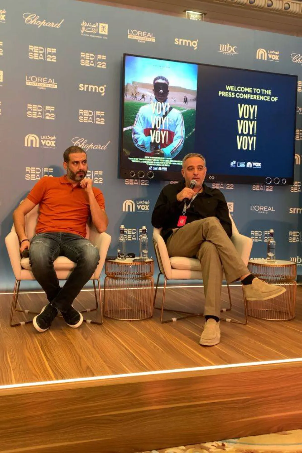 تظهر الصورة المنتج محمد حفظي