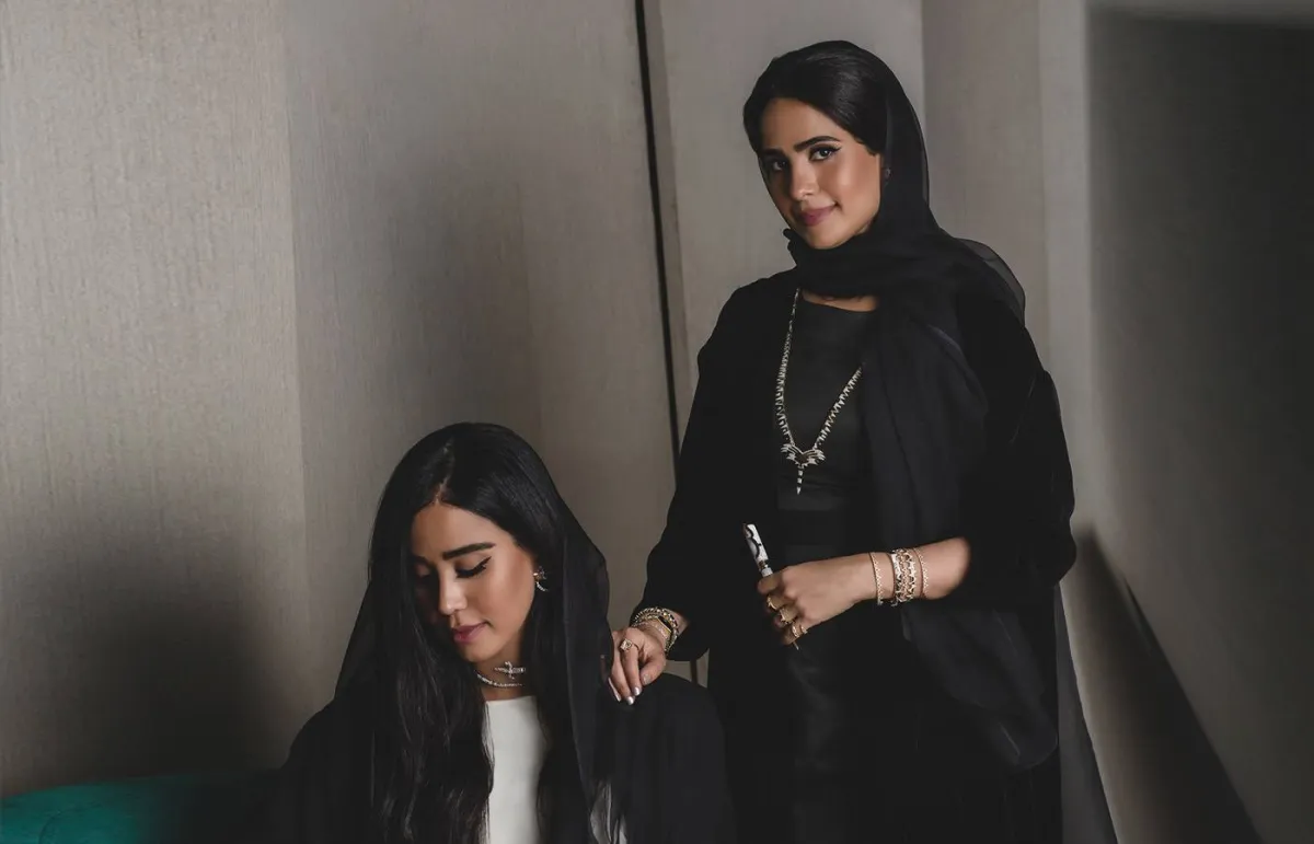 المصممتان لينا وهلا محمد الخريجي: كل قطعة تحمل رسالة مختلفة يجمع بينها الحب