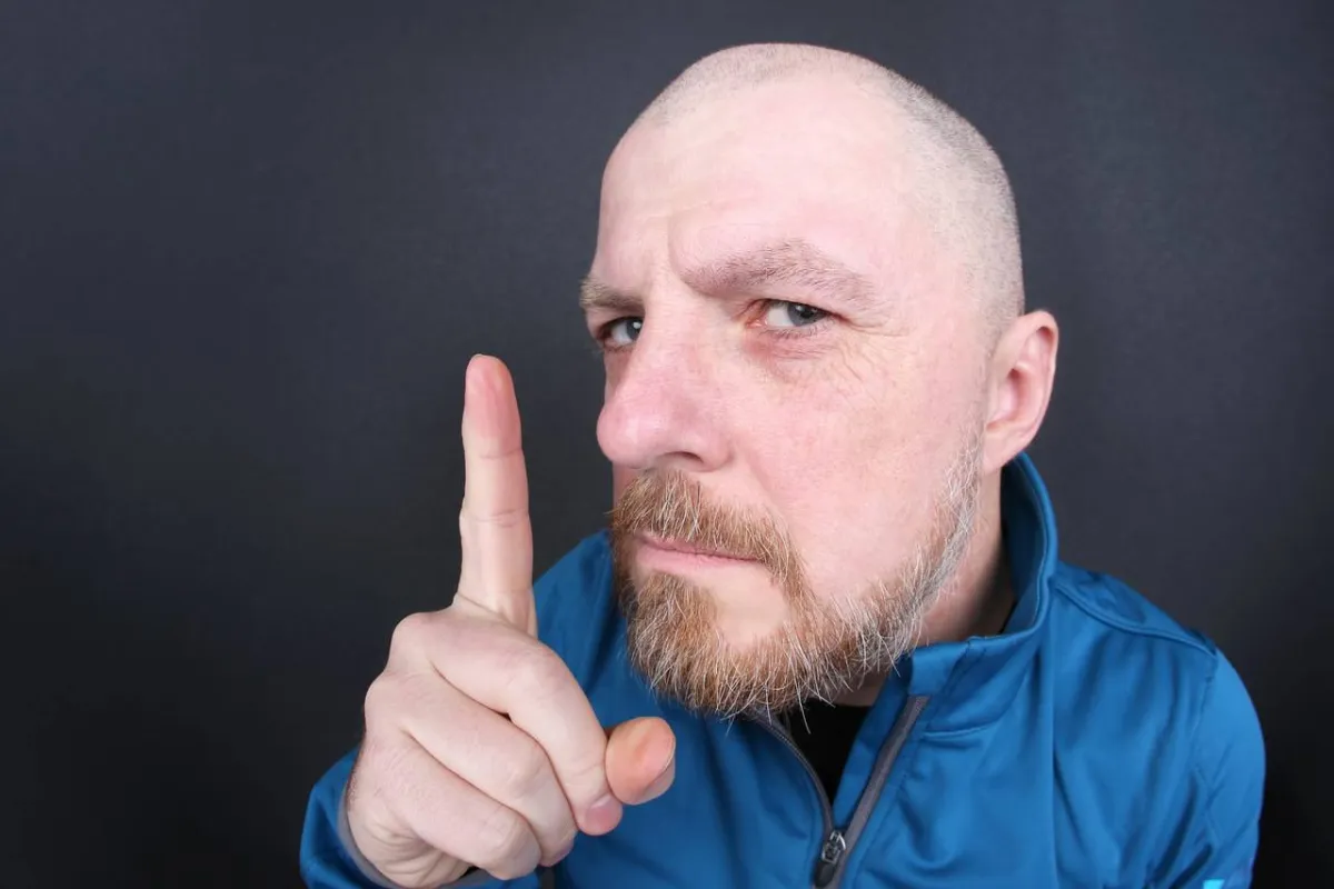 صورة لأب صارم