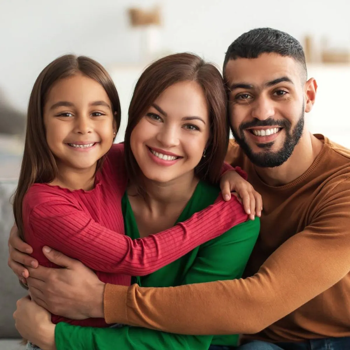 صورة تعبيرية عن الاسرة السعيدة