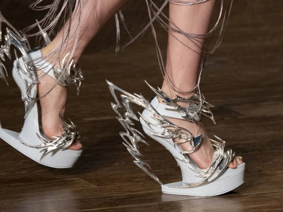 كيف بدت الصنادل في عروض خريف وشتاء 2022-2023؟