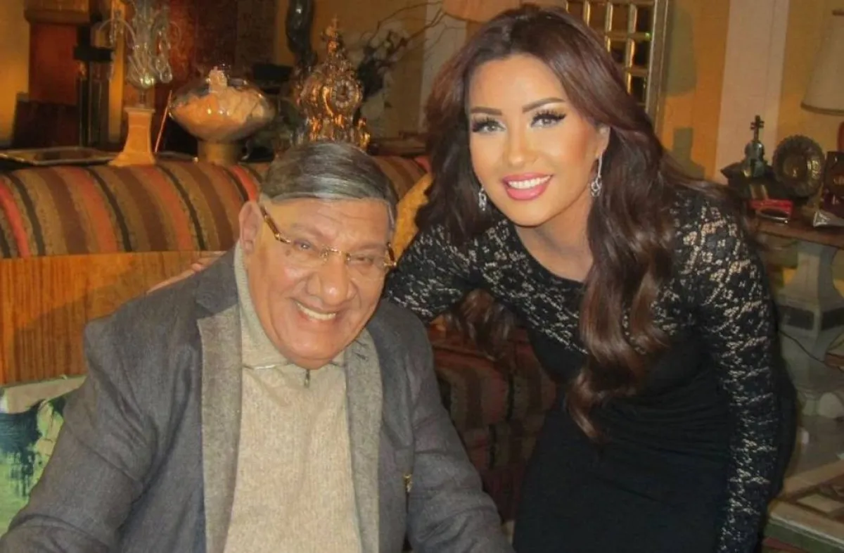 لطيفة برفقة الكاتب والإعلامي الراحل مفيد فوزي - صورة من صفحتها على انستغرام