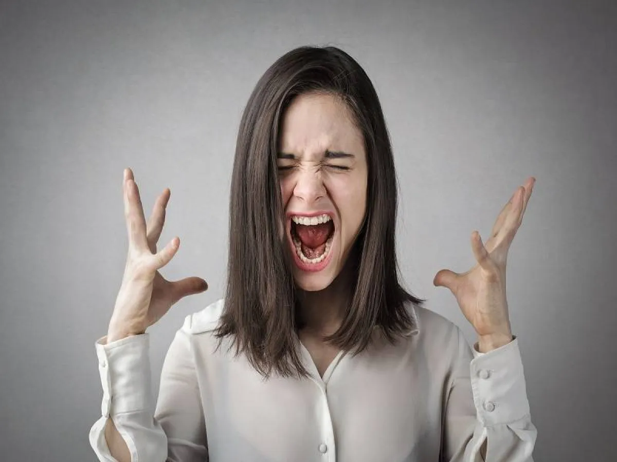 يمكن أن يؤثر نقص فيتامين ب 12 على الحالة المزاجية للشخص ويؤدي إلى التهيج والغضب (المصدر :Adope Stock)