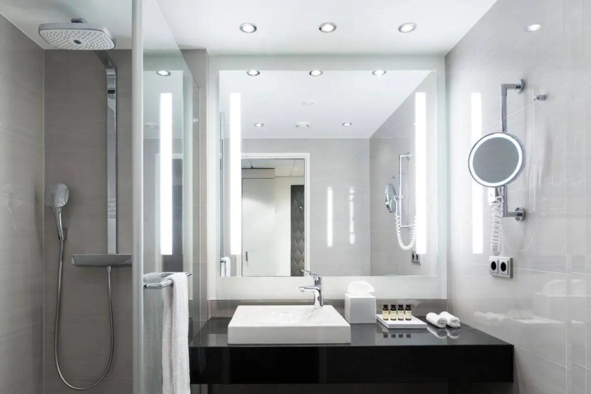 حمام تابع لغرفة، بفندق "بولمان برلين شفايتزرهوف"